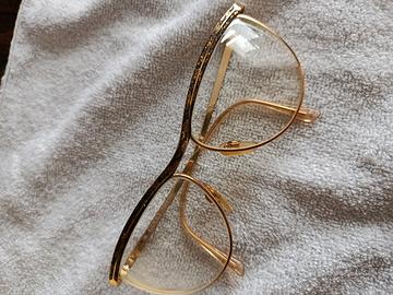 Occhiali Gucci donna con misure nelle foto.