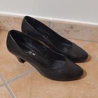 Scarpe decollete in pelle nera numero 38