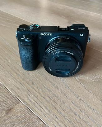 Sony Alpha 6500 + Obiettivo 16-50mm