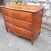 Comò antico parmigiano metà '700 mosso