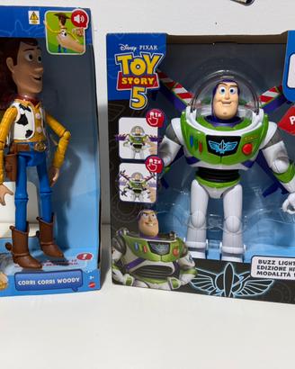 Toy Story 5 Buzz lightyear Hi-Tech e Woody ITALIAN