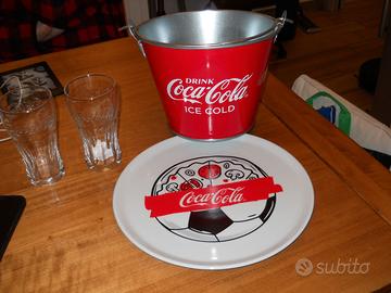 Secchiello, 4 piatti, 4 bicchieri By Coca-Cola