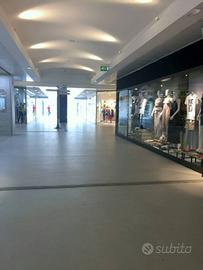 Negozio a Volla, viale Michelangelo