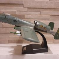 Aereo A 10 scala 1/72