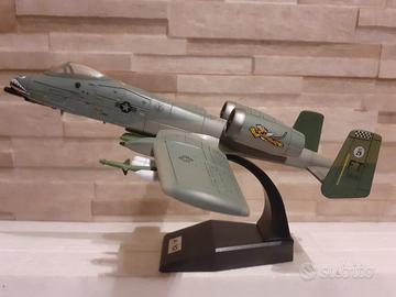 Aereo A 10 scala 1/72