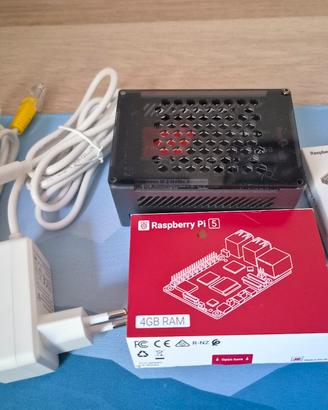 Raspberry Pi 5 4GB + NVMe 512GB
