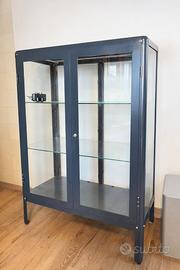 Vetrina IKEA FABRIKÖR con illuminazione LED