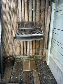 Barbecue a legna con griglia in acciaio inox