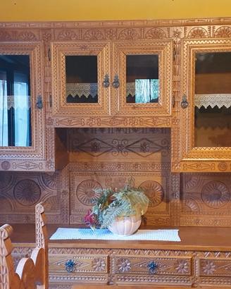 Credenza tavolo sedie artigianato sardo