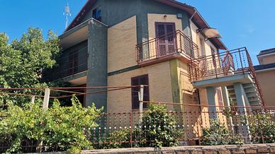 Civita Castellana casa con Giardino e Garage