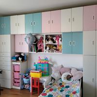 Cameretta con mobili e letto allungabile Ikea