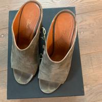 Scarpa sabot in pelle scamosciata