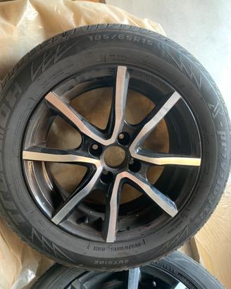 Treno pneumatici estivi 185/65 r 15 e cerchi lega