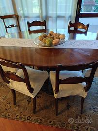 Tavolo ovale in legno