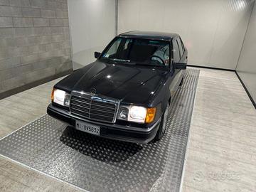 MERCEDES-BENZ 200 E