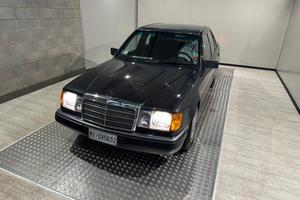 MERCEDES-BENZ 200 E
