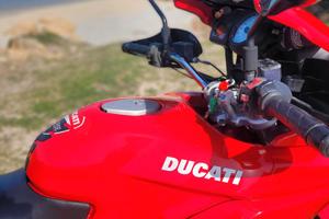 Moto Mutistrada Ducati 620