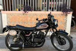 Cagiva HD SST 250 (due moto e altro) IN BLOCCO