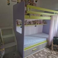 letto a castello con struttura e scala contenitore