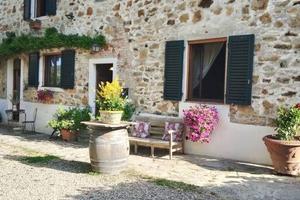 Rustico / Casale di 245 m² con più di 5 locali a G