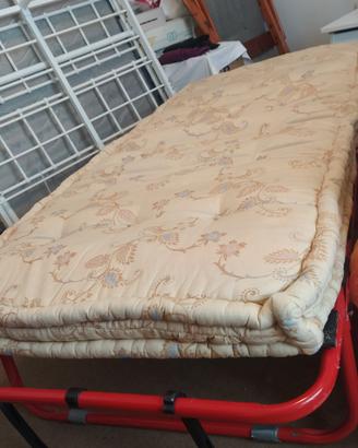 Letto pieghevole salvaspazio con materasso