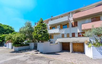 Villa a Schiera a Vignola Via Montanara 5 locali