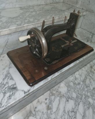 macchina per cucire anni 60