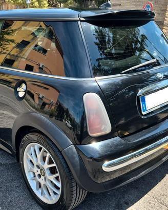 Mini: Piccola Fuoriclasse, Grande Affidabilità!