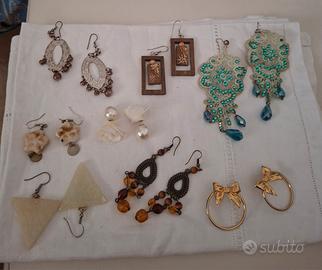 Set di 8 coppie di orecchini