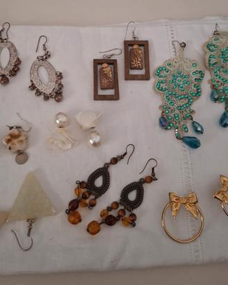 Set di 8 coppie di orecchini