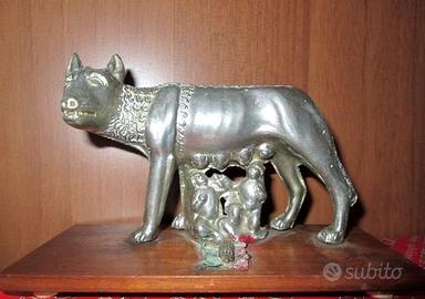 Militaria Ventennio – Lupa Romana Capitolina