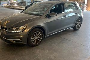 Auto Volkswagen Golf