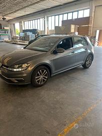 Auto Volkswagen Golf