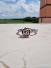 Anello con diamante