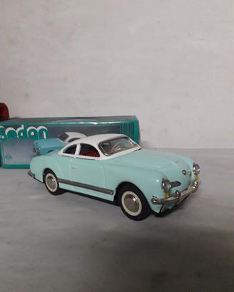 Karman Ghia in latta scala 1.18 circa a frizione 