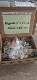 Lotto bigiotteria 100 pz donna e uomo + portachiav