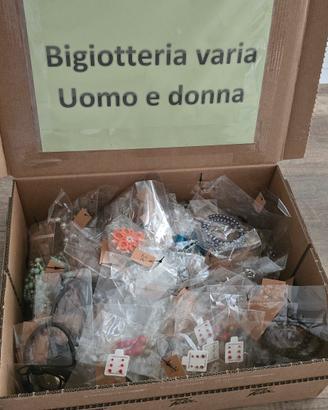 Lotto bigiotteria 100 pz donna e uomo + portachiav