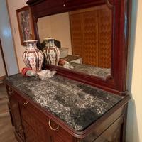 Credenza d’epoca con specchio e piano in marmo