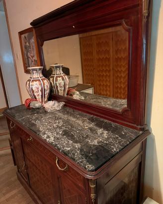 Credenza d’epoca con specchio e piano in marmo