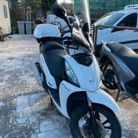 Kymco people gti 200 entra e leggi