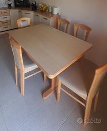 solo tavolo senza sedie 