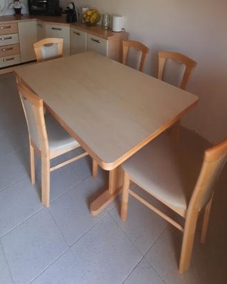 solo tavolo senza sedie 
