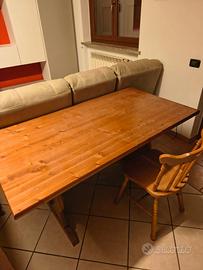 Tavolo cassapanca e 3 sedie stile tirolese