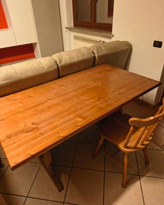 Tavolo cassapanca e 3 sedie stile tirolese