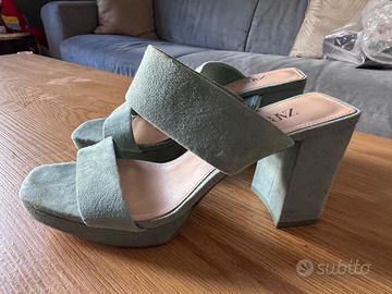 Sandali con plateau scamosciati verde salvia