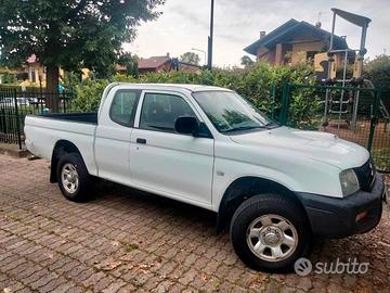 Mitsubishi L 200 autocarro 4 posti