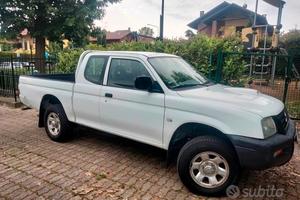 Mitsubishi L 200 autocarro 4 posti