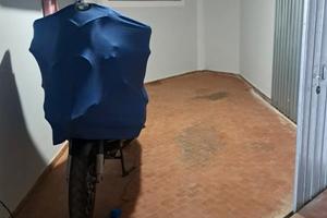Posto moto a pegli in box coperto