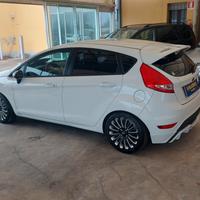 Ford Fiesta titanium 1.4 gpl 5 porte