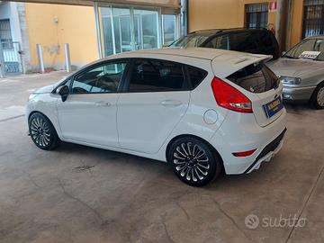 Ford Fiesta titanium 1.4 gpl 5 porte